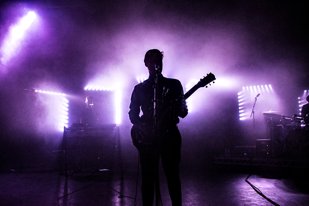 white-lies-o2-sbe-10