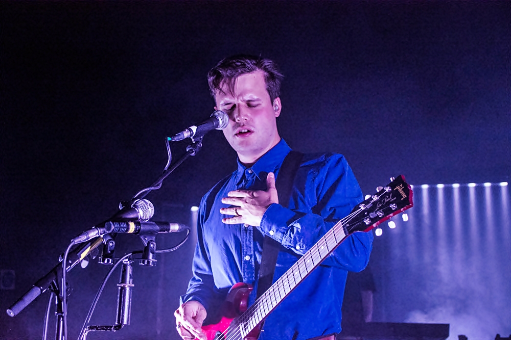 white-lies-o2-sbe-11