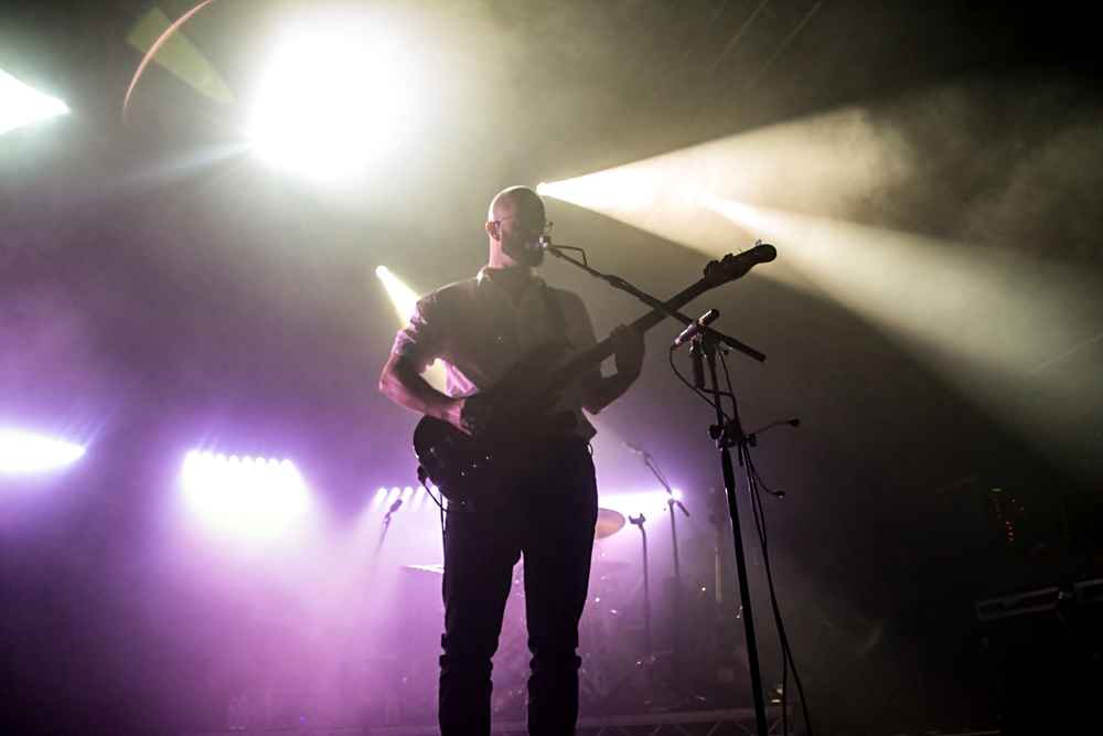 white-lies-o2-sbe-13