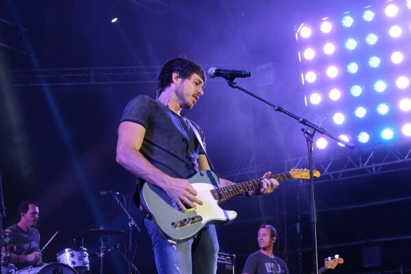 Morgan_Evans_CMC_Rocks_2016