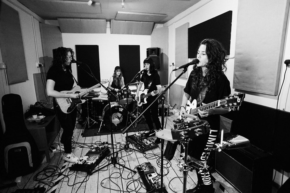 Backstage With... Friedberg - GIG GOER