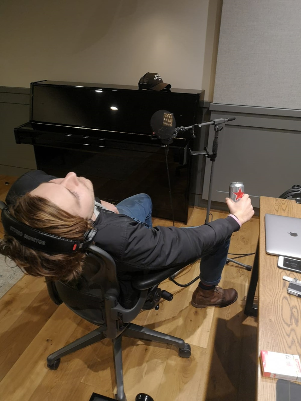 Backstage With... The Beach - GIG GOER