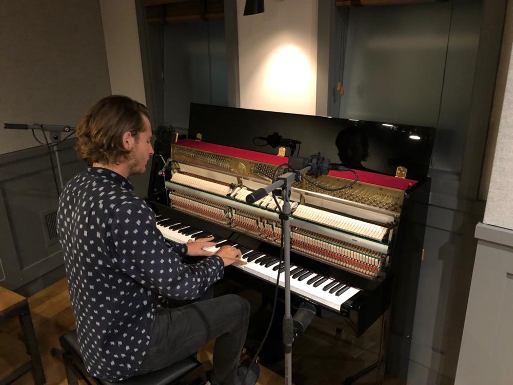 Backstage With... The Beach - GIG GOER