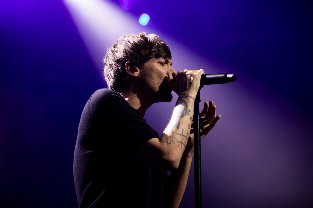 Louis Tomlinson Mows Down MGM Music Hall at Fenway with Giant